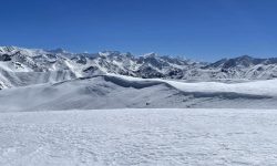 छोइलापास लेकमा हिउँले सेताम्य !