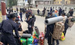 मतदान केन्द्र जाने तयारी गर्दै म्यादी प्रहरी