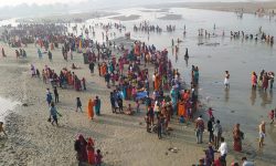कमला नदीमा स्नान गर्ने श्रद्धालुको घुइँचो
