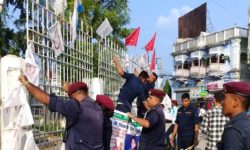 आचारसंहिता विपरीतका झन्डा र ब्यानर हटाइयो