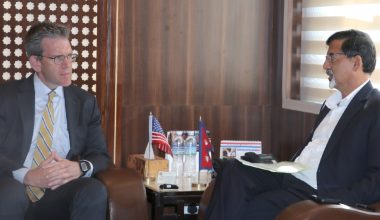 अर्थमन्त्री शर्मा र नवनियुक्त अमेरिकी राजदूत डिन आर. थम्प्सनबीच शिष्टाचार भेट