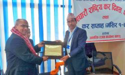 बालाजु अटो वर्कस राष्ट्रिय कर दिवस २०७९ को अवसरमा सम्मानित