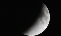 मंगलबार लाग्ने ग्रस्तोदित खग्रास चन्द्रग्रहण तक्षशिला एकेडेमीमा देखाइने