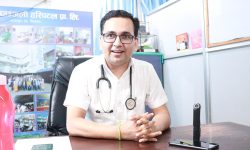 चुनाव हारे पछि पुरानै काममा फर्किए डाक्टर अधिकारी