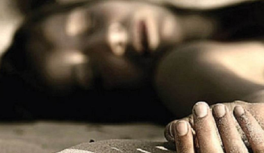 बैतडीमा एक युवतीको शव, एक घाइते