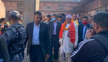 चुनावी प्रचारप्रसार सहभागी हुनुपूर्व ओलीले गरे महादेव मन्दिरको दर्शन
