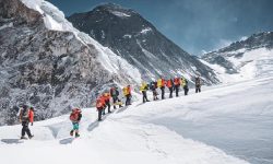 अर्याल र शेर्पाको टोलीद्वारा गाङछेँपो हिमालको सफल आरोहण