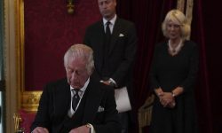 राजा चार्ल्समाथि अण्डा प्रहार, एक जना पक्राउ