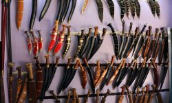 बिक्रीका लागि राखिएको खुकुरी !