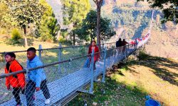 बागलुङ नगरपालिका–१ रामरेखादेखि पर्वत जिल्लाको अदुवाबारी जोड्ने झोलुङ्गेपुल !