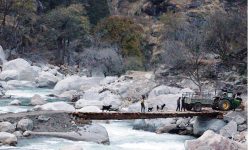 काठेपुलबाट यातायातको साधन सञ्चालन !