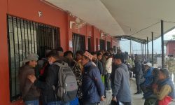 नागरिकता लिन आएका सर्वसाधारणको भीड