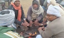 जलेश्वरमा जाडे बढेपछि आगो ताप्दै !