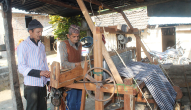 घरेलु उपकरणबाट कपडा बुनी आम्दानी लिँदै