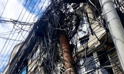 ठमेलभित्र अव्यवस्थित इन्टरनेटका तार काट्न सुरु