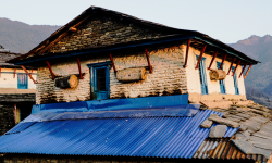 परम्परागत काठको मौरी घार !