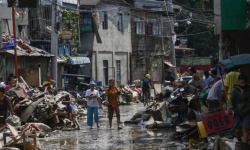 फिलिपिन्समा बाढीका कारण दशौं हजार विस्थापित