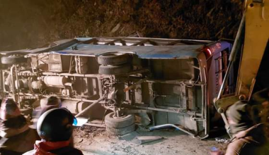 काभ्रे बस दुर्घटना : मृतक १३ जनाको पहिचान खुल्यो