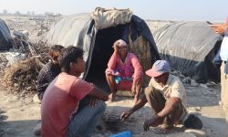 परिवार पाल्न नौ महिना बगरमा बास