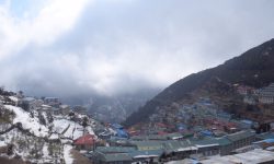 नाम्चेमा हिमपात, मौसम प्रतिकुल बनेपछि उडान ठप्प