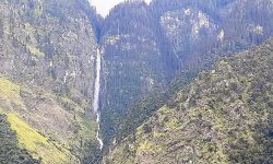 पर्यटकको पर्खाइमा पचालझरना