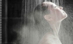 पानीमा यी कुरा मिसाएर नुहाउनुहोस् हुन्छ अनेकौं फाइदा