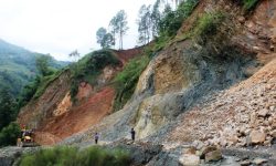 लोकमार्गको सास्ती हट्दै