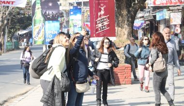 पोखरामा सडक महोत्सवः ‘सडकमै खाऔँ, सडकमै नाचौँ र सडकमै रमाऔँ’