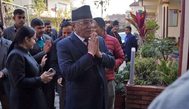 प्रधानमन्त्री दहाल पोखरा जाँदै