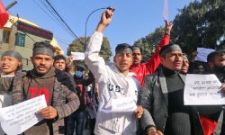 रेशम चौधरीलाई सरकारले छुटाउन खोजिएको भन्दै विरोध प्रदर्शन