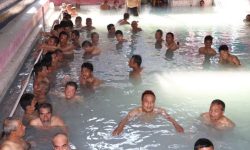 तातोपानी कुण्डमा स्नान गर्नेको घुइँचो