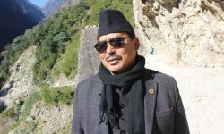 भ्रष्टाचारको मुद्दा विचाराधीन रहेकाले टेकबहादुर गुरुङ निलम्बित