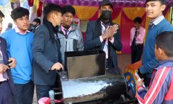 विद्यार्थीद्वारा निर्मित मकै छोडाउने मेसिन !