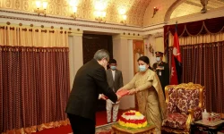 राष्ट्रपतिसमक्ष ओहोदाको प्रमाणपत्र पेश