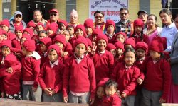 विद्यार्थीलाई न्यानो कपडा वितरण !