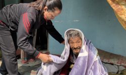 १०८ वर्षीय वृद्धलाई कम्बल !