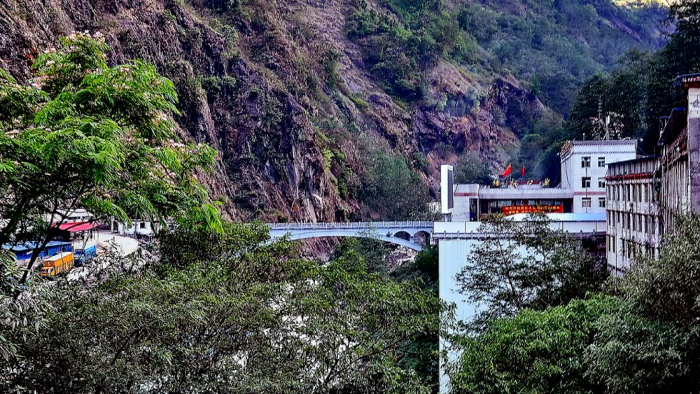 रसुवागढी नाकाको मितेरी पुलबाट आवतजावत सुरू