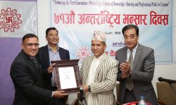 भन्सार विभागका निर्देशक मैनालीलाई चेम्बरको सम्मान