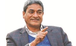 कार्यकर्तालाई ढाडस दिदैँ लेखकले भने, ‘विचलित नहुनु’