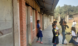 डेढ सय विद्यार्थी एउटै कक्षामा