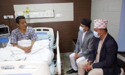 अस्पताल पुगेर भेटे सभामुख घिमिरेले वर्षमान पुनलाई