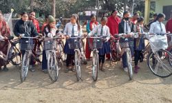 विपन्न तथा दलित १० छात्रालाई ९० हजार बराबरको साइकल वितरण