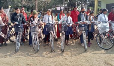 विपन्न तथा दलित १० छात्रालाई ९० हजार बराबरको साइकल वितरण