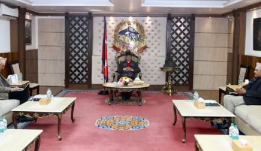 अर्थतन्त्रको अवस्थाबारे प्रधानमन्त्रीले गरे अर्थमन्त्री र गभर्नरसँग छलफल