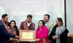 चलचित्रकर्मीको कोषमा गायिका झाले गरिन् आर्थिक सहयोग