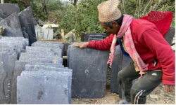 व्यापार घटेपछि परम्परागत ढुङ्गाखानी सकंटमा