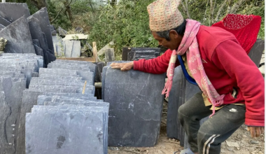 व्यापार घटेपछि परम्परागत ढुङ्गाखानी सकंटमा