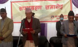 प्रदेश नं १ का सभामुख गौतमले लिए शपथ