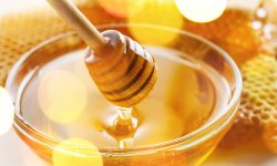 मह बेचेर वार्षिक ३५ लाख कमाउछन् टिकाराम