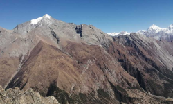 ‘सेताम्मे हिमाल कालो देखिन थाले’